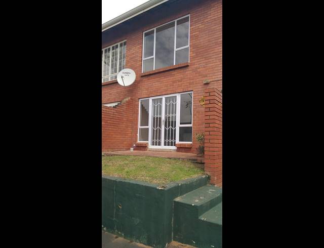2 BEDROOM APARTMENT TO LET IN PRESTBURY